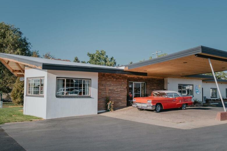 Royal 7 Budget Inn Motel