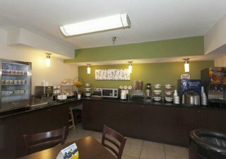 Motel Sleep Inn & Suites Airport