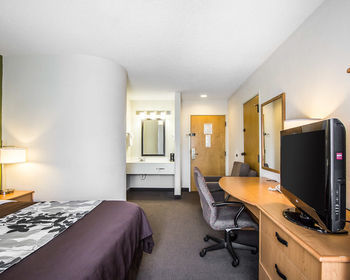 Motel Sleep Inn & Suites Airport