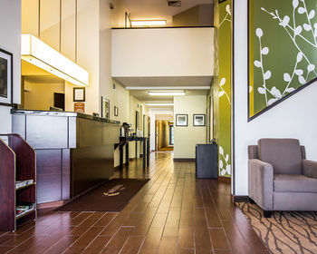 Motel Sleep Inn & Suites Airport