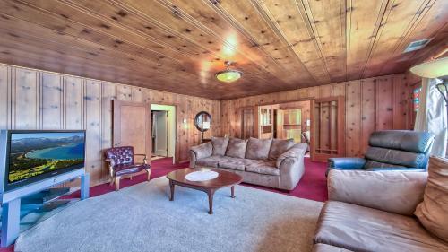 Zephyr Cove Cabin