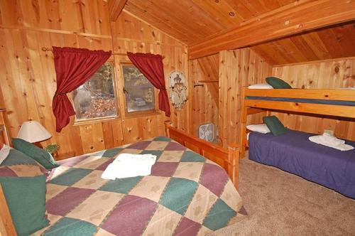 Spruce Avenue Holiday Home 1