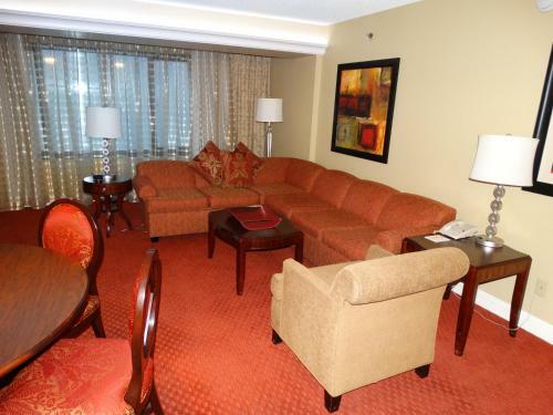 Aparthotel Suites At Jockey Club