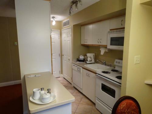 Aparthotel Suites At Jockey Club