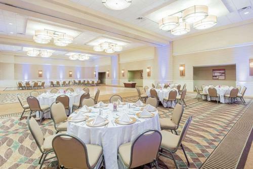 Wyndham Hamilton Park Hotel & Conference Center