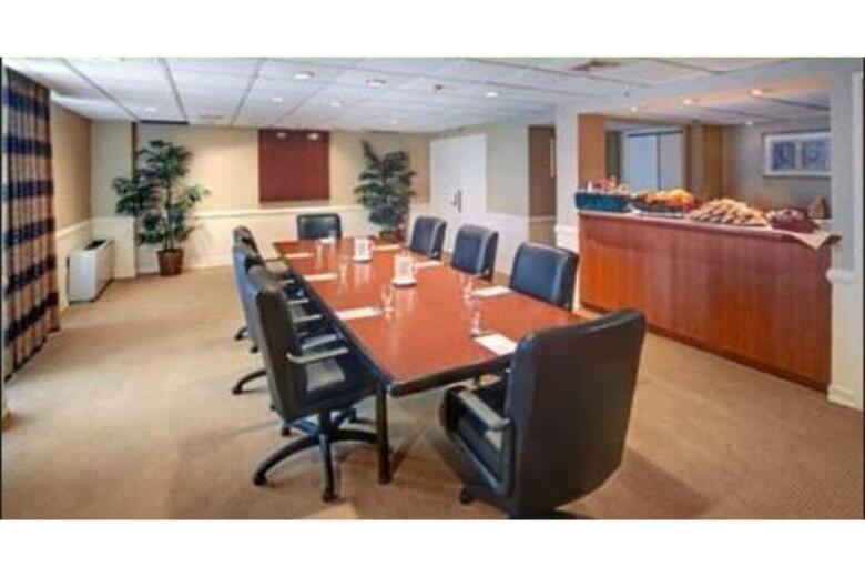 Wyndham Garden Hotel Newark Airport