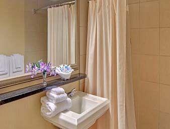 Wyndham Garden Hotel Newark Airport