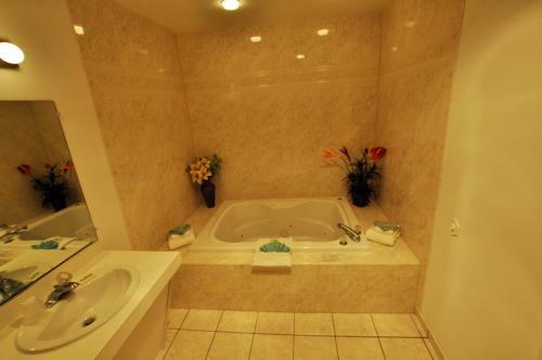 Motel Riviera Resort & Suites