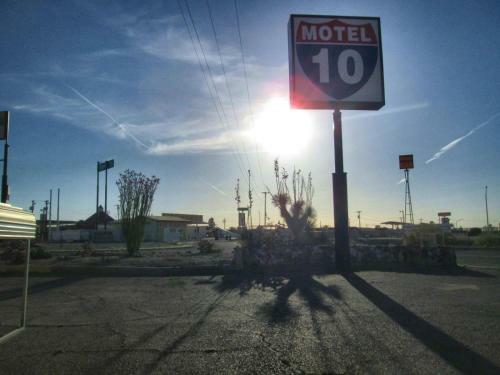 Motel 10