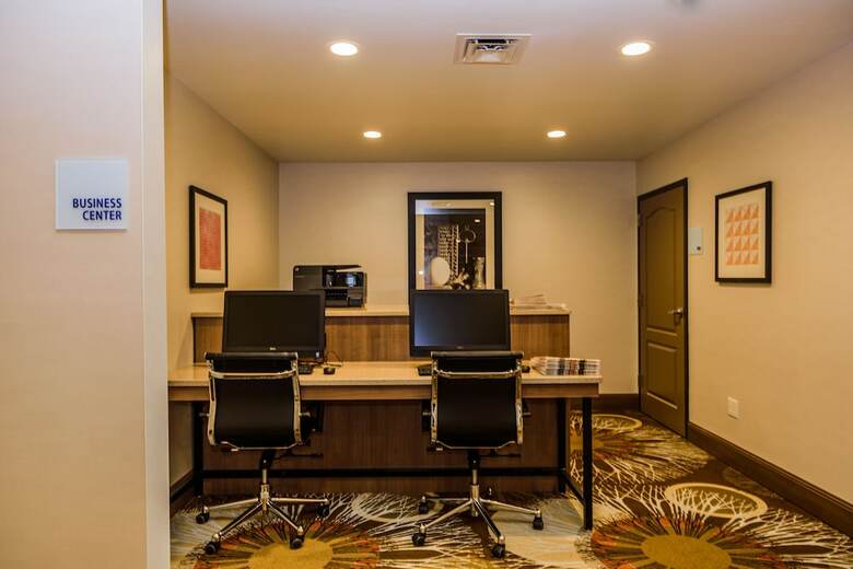 Hotel Holiday Inn Express & Suites Jamestown
