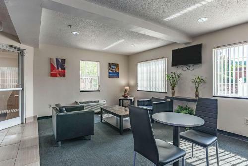 Motel 6 University