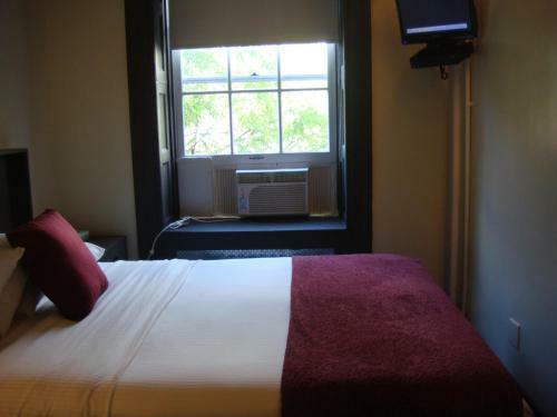 Bed & Breakfast Colonial House Inn