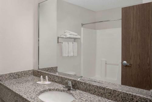 Hotel Days Inn By Wyndham Greensboro Nc