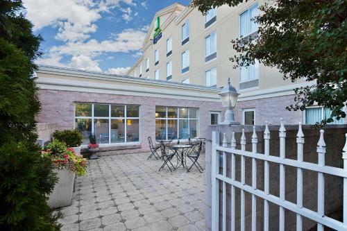 Holiday Inn Express Hotel & Suites - Concord