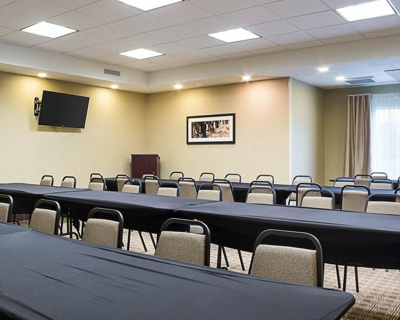 Hotel Comfort Suites Minot