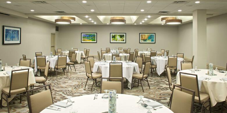 Hotel Embassy Suites By Hilton Cincinnati Northeast - Blue Ash