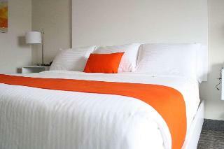 Hotel Schoenbrunn Inn & Suites