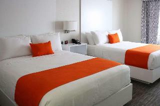 Hotel Schoenbrunn Inn & Suites