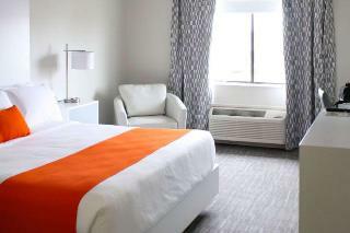 Hotel Schoenbrunn Inn & Suites