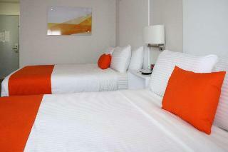 Hotel Schoenbrunn Inn & Suites