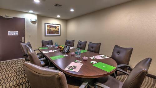Hotel Holiday Inn North Quail Springs