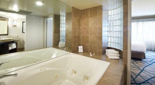 Hotel Embassy Suites By Hilton Portland Washington Square