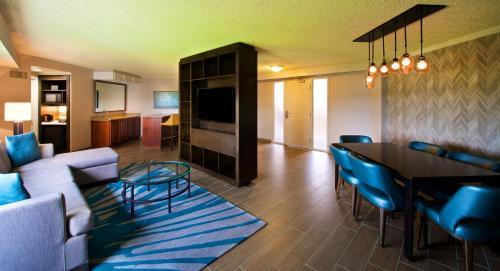 Hotel Embassy Suites By Hilton Portland Washington Square
