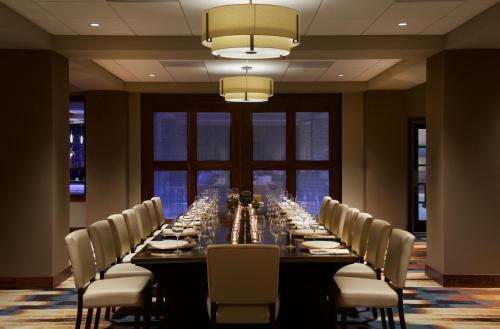 Hotel Embassy Suites By Hilton Portland Washington Square