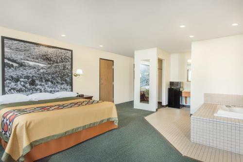 Hotel Super 8 By Wyndham Burnham/lewistown