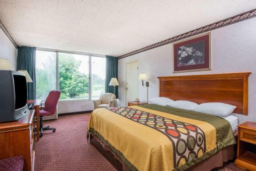 Hotel Super 8 By Wyndham Erie/i 90