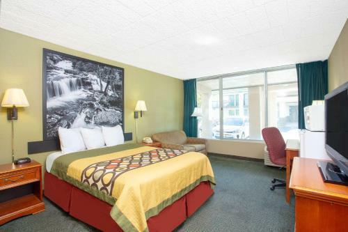 Hotel Super 8 By Wyndham Erie/i 90