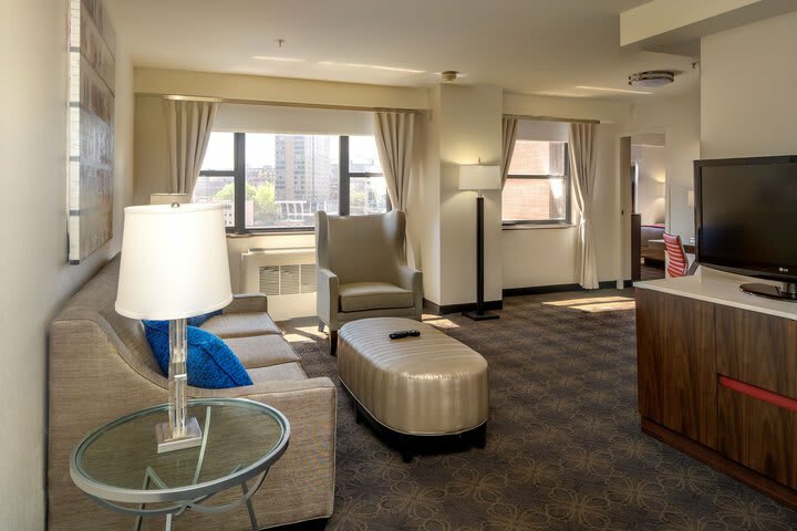 Doubletree By Hilton Hotel & Suites Pittsburgh Downtown