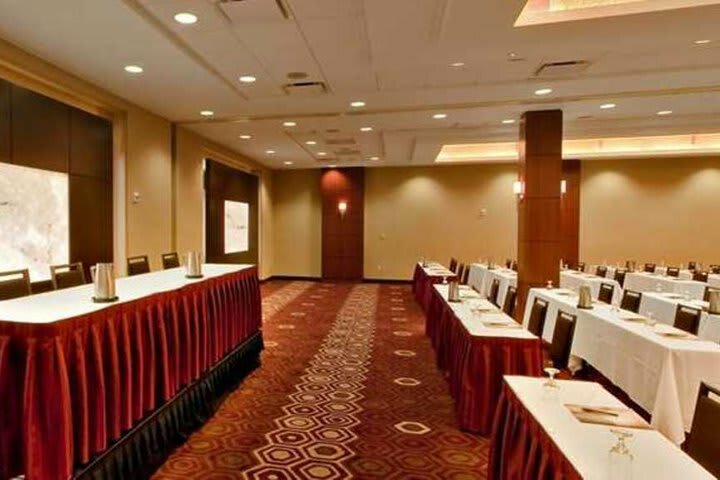 Doubletree By Hilton Hotel & Suites Pittsburgh Downtown