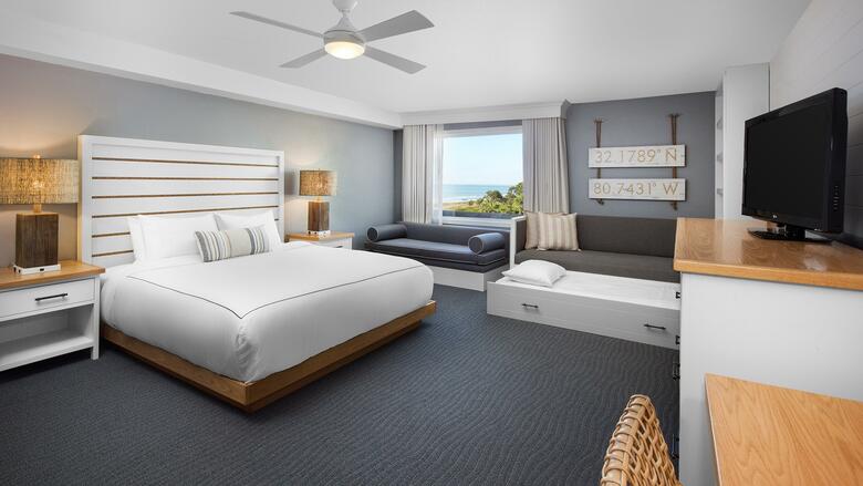 Hotel The Beach House A Holiday Inn Resort