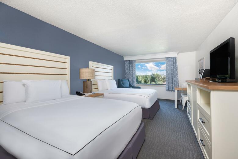 Hotel The Beach House A Holiday Inn Resort