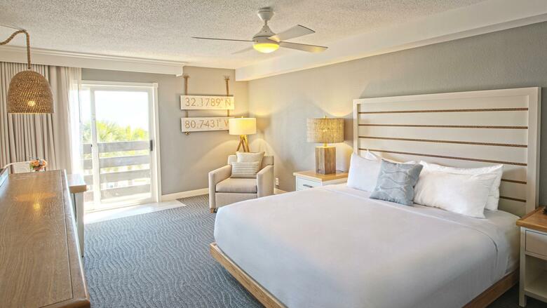 Hotel The Beach House A Holiday Inn Resort
