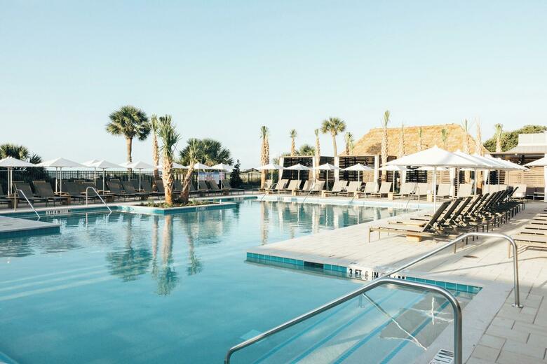 Hotel The Beach House A Holiday Inn Resort