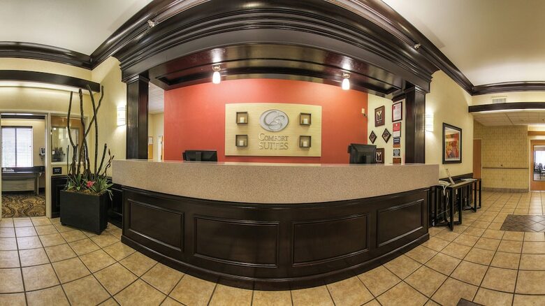 Hotel Comfort Suites At Rivergate Mall