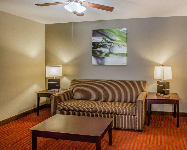Hotel Quality Suites Nashville Airport