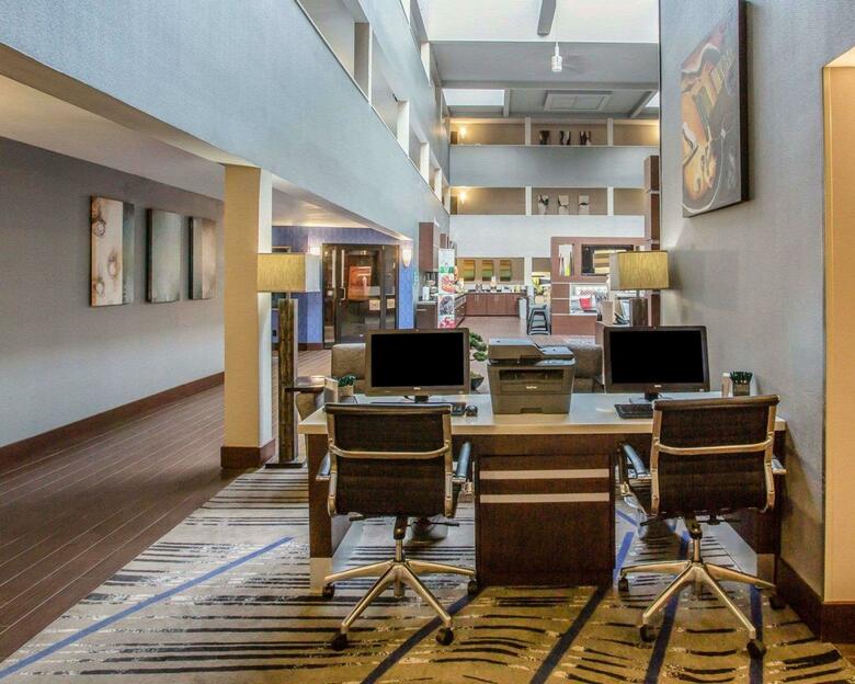 Hotel Quality Suites Nashville Airport