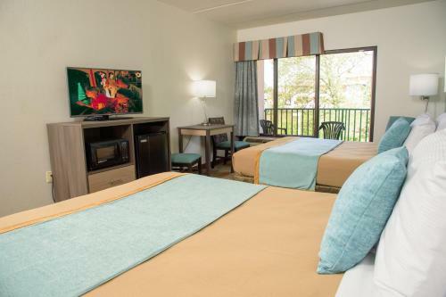 Hotel Pigeon River Inn