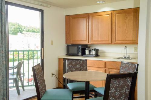 Hotel Pigeon River Inn