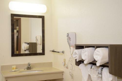 Hotel Pigeon River Inn