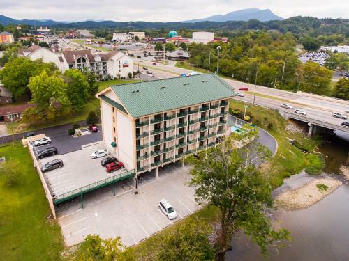 Hotel Pigeon River Inn