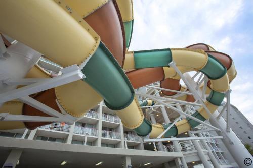 Hotel Crown Reef Beach Resort And Waterpark