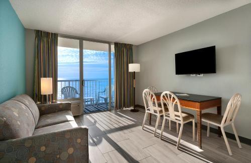 Hotel Crown Reef Beach Resort And Waterpark