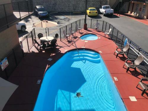 Hotel Pin Oak Parkway Inn