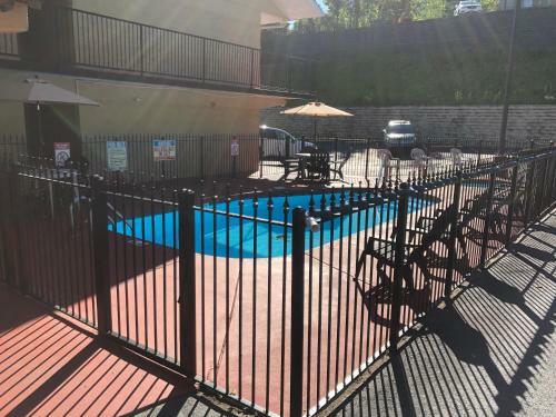 Hotel Pin Oak Parkway Inn