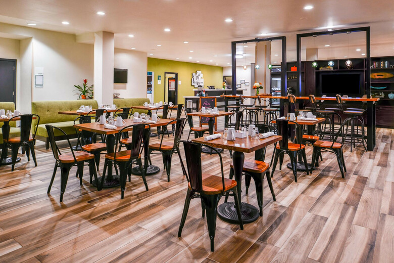 Holiday Inn Express Hotel And Suites Dallas-addison