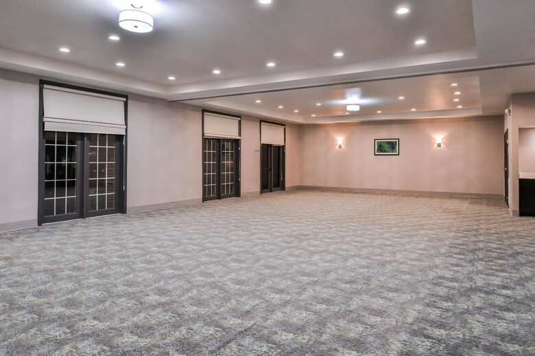 Holiday Inn Express Hotel And Suites Dallas-addison